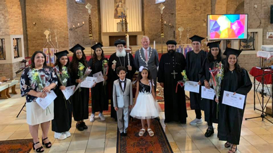  بالصور : اسقف هولندا يكرم أوائل المرحلة الثانوية بكنيسة القديسة فرينا بوسوم بحضور عمدتها 