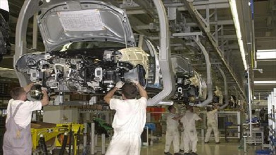 مصانع السيارات تخاطب الشركات الأم لتوريد محركات جديدة تعمل بالغاز

