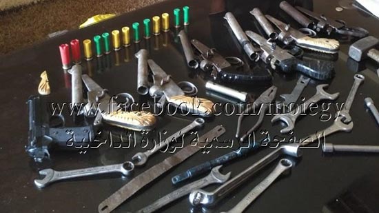 وزارة الداخلية: القبض على عامل حول منزله لورشة لتصنيع الأسلحة