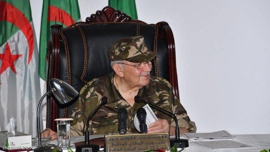 قائد الجيش الجزائري يحذر: لا لمسك العصا من الوسط