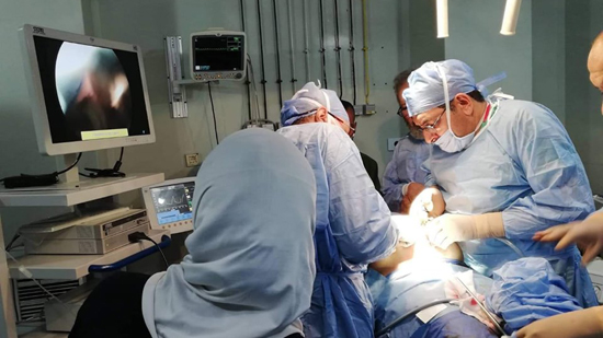 بالصور نجاح التشغيل التجريبي لجهاز المنظار الجراحي في مستشفى السويس العام 