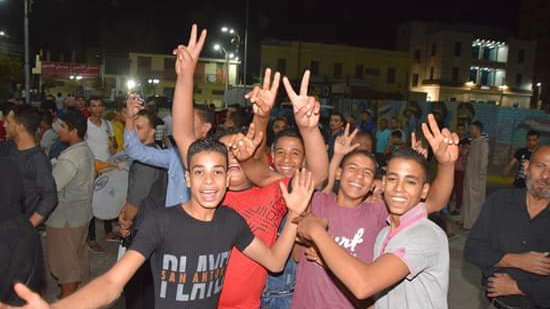 المئات في وقفة لتأييد الدولة المصرية ببني سويف