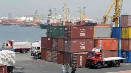  تصدير 8 ألاف طن بضائع عامة بميناء بور توفيق بالسويس