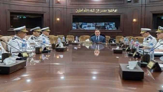 اجتماع وزير الداخلية من ادارة الازمات 