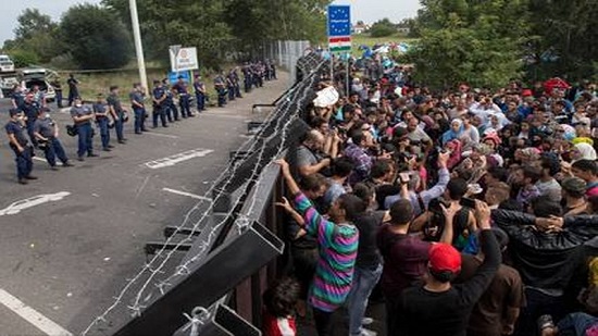  رئيس بلغاريا من فيينا : جهود أوروبا ضعيفة لمواجهة اللجوء والهجرة والسياج وحده لا يكفي 
