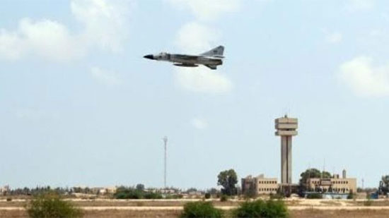 عاجل .. طائرات الجيش الليبي تستهدف مواقع داخل الكلية الجوية في مصراتة