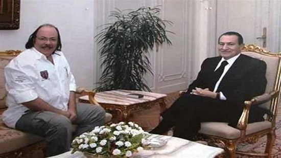بالفيديو.. طلعت زكريا يكشف حقيقة تكفل الرئيس الأسبق حسني مبارك بمصروفات علاجه
