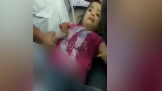  فيديو.. تهتك قدم طفلة كردية نتيجة جرائم أردوغان الوحشية فى سوريا