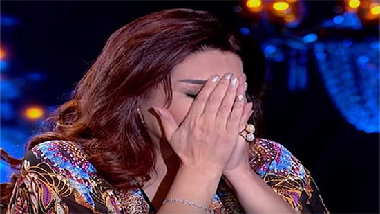 وفاء عامر تبكي بسبب الفنان فاروق الفيشاوي