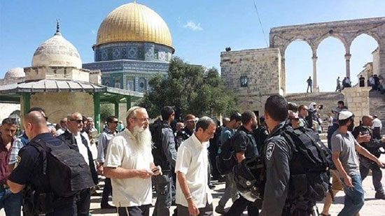 مستوطنين يهود يقتحمون المسجد الأقصى 
