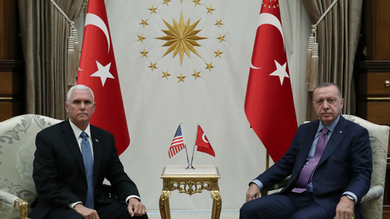 بنس يجتمع مع أردوغان لحثه على إنهاء العملية العسكرية بسوريا