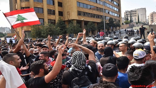 مظاهرات حاشدة في بيروت احتجاجًا على تردي الأوضاع المعيشية
