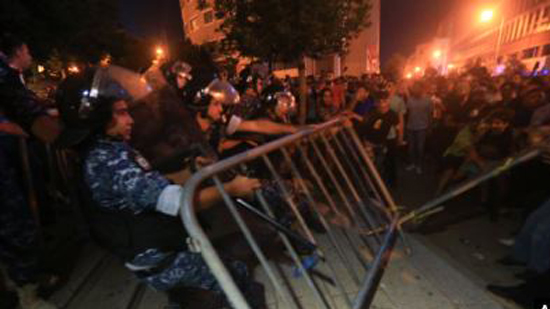 اشتباكات بين متظاهرين وقوات الأمن في بيروت