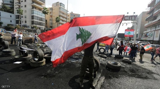 المظاهرات في لبنان دخلت يومها الثالث ولا تزال تتصاعد.