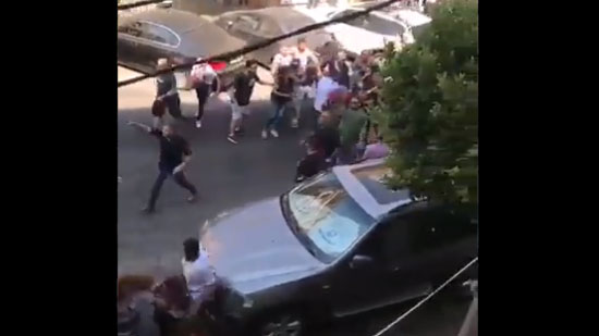 تداول مقطع فيديو لاعتداء مسلحين على متظاهرين في لبنان