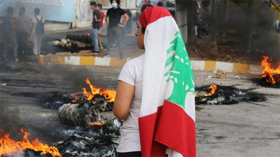 لبنان على صفيح ساخن.. المظاهرات تنفجر في وجه النظام.. والساسة عاجزون عن الحل