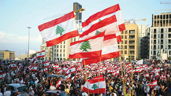بعد مواصلة الاحتجاجات في لبنان .. الأحزاب والتيارات السياسية تحاول إرضاء الشعب 