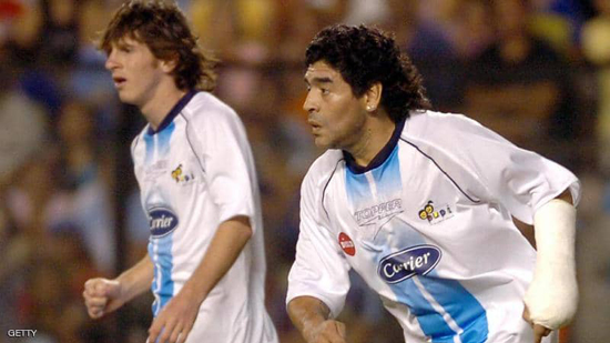 ميسي ومارادونا في فريق واحد في مباراة عام 2005