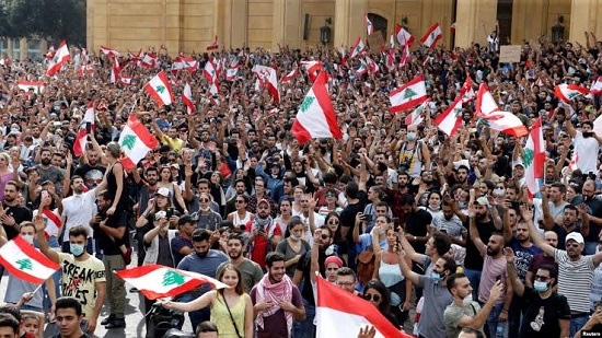 المتظاهرون يردون على إصلاحات الحكومة اللبنانية بالمطالبة بإسقاط النظام
