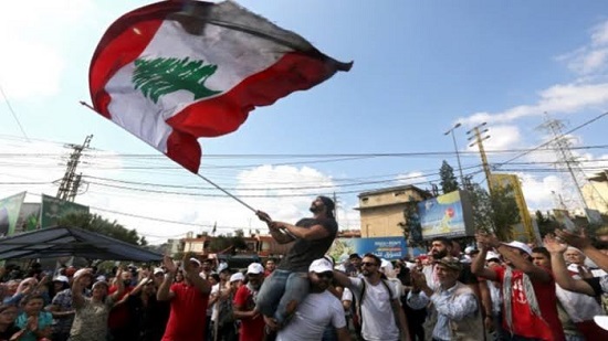متظاهرون لبنانيون يصدرون بيانا للرد على إصلاحات حكومة سعد الحريري: مضللة.. وغير واقعية
