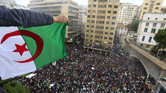 الطلاب الجزائريون يجددون رفضهم للنظام السياسي