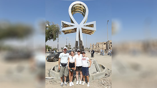 د. عماد جاد ينشر صور لسياح بجوار مجسم مفتاح الحياة: إزالته تمت بحجج واهية