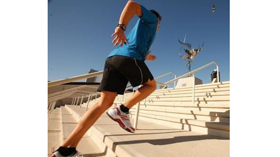 تحسين المزاج والحد من التوتر.. 4 فوائد صحية لصعود السلالم