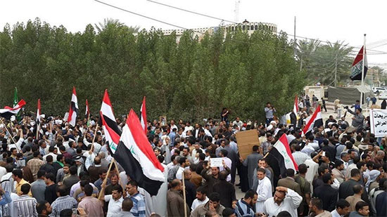 متظاهروا العراق يعلقون أنشطتهم لمنح الحكومة المزيد من الوقت لتلبية مطالبهم