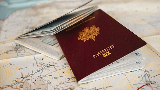 لماذا يمنع الابتسام وتغطية الوجه على جوازات السفر