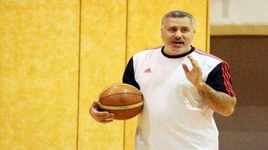 الكابتن عصام عبد الحميد المدير الفني لفريق كرة السلة بنادي الزمالك