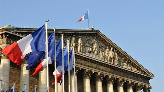  7000 جاسوس فرنسي جديد للحفاظ على أمن فرنسا القومي 