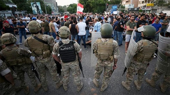  انتشار الجيش اللبناني في بيروت لمنع المتظاهرين من قطع الطرقات
