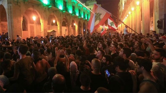 متظاهرون لبنان يدعون إلى إجراء انتخابات نيابية مبكرة