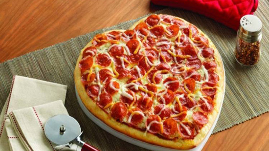 «بيتزا وشاورما» .. أفضل هدية فى عيد الحب