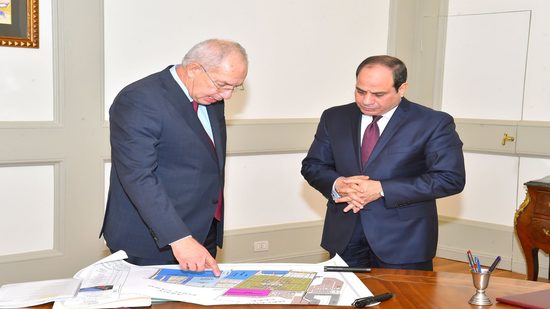  السيسى يناقش مع رئيس الهيئة الاقتصادية لقناة السويس سبل تطوير المنطقة