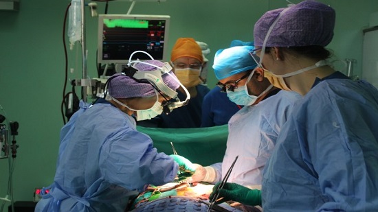 وفد طبي هولندي يجرى 6 عمليات قلب مفتوح بمستشفى قنا الجامعي

