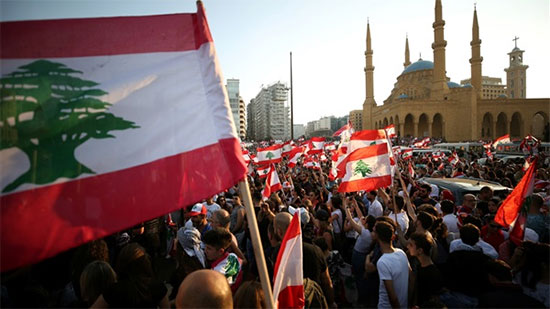  محتجون يغلقون مصرف لبنان بطرابلس