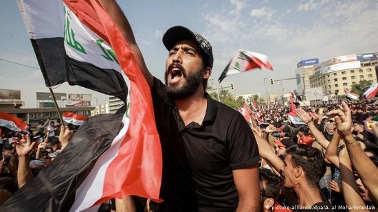  دماء العراقيون المطالبين بالتخلص من الطائفية تغرق الطرقات 
