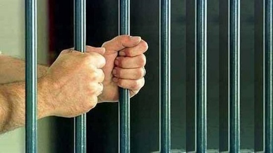 قبل تنفيذ الحكم | ضابط شرطة يسدد دين مسنة محكوم عليها بالسجن 3 سنوات في إيصال أمانة