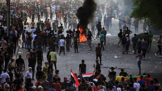 مقتل 4 متظاهرين وجرح 60 في اشتباكات بالعراق
