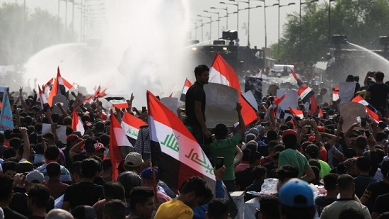  عاجل .. مقتل محتجون عراقيون رميا بالرصاص في بغداد والبصرة 

