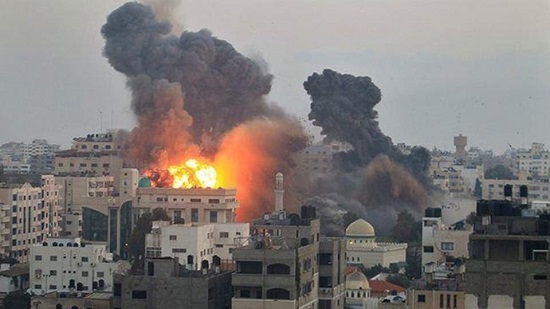  عاجل .. غارة إسرائيلية تستهدف قطاع غزة توقع قتيل وجرحى 
