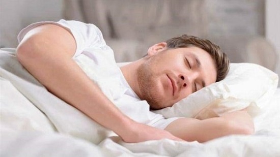 أبرزها الحماية من السمنة.. ماذا يحدث للجسم عند النوم لمدة 8 ساعات