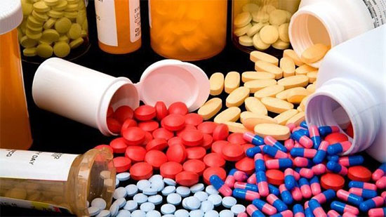 صيادلة الجيزة: بيع الأدوية بالإنترنت تلاعب بصحة المواطنين