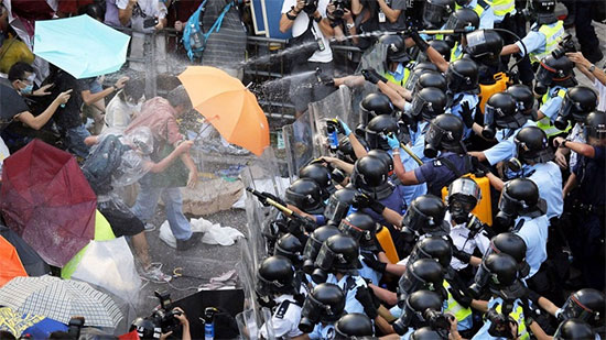 تشاينا دايلي : الحكومة تقمع محتجين هونج كونج بإعلان حالة الطوارئ 