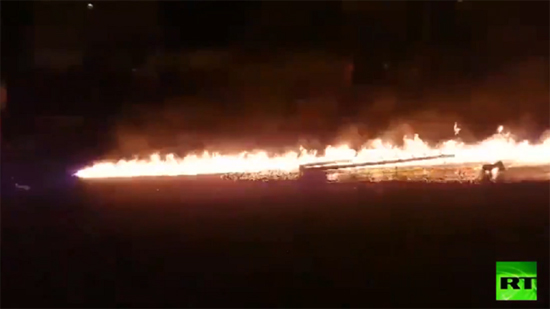 محتجون يحرقون البنوك في إيران (فيديوهات)