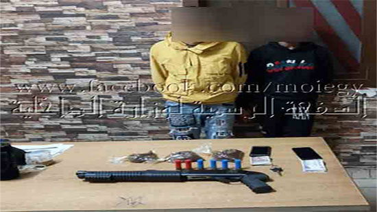 ضبط طالب وسائق يتاجران بمخدر الأستروكس وبحوزتهما سلاح ناري