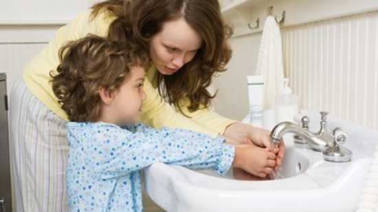 جرب هذه الحيلة لجعل الأطفال يغسلون أيديهم بشكل ملائم