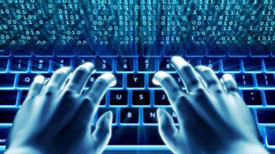 ضبط 124 قضية تهديد وابتزاز ونصب وسرقة حسابات عبر الإنترنت
