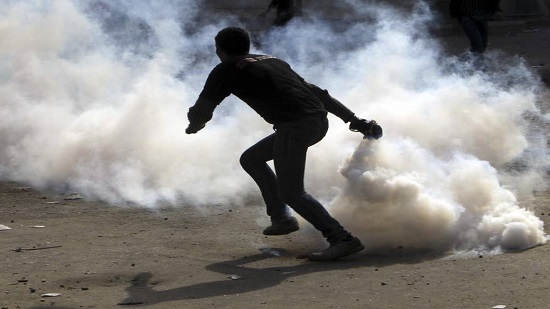  لوفيجارو : بعد إطلاق الغازات المسيلة للدموع على الطلبة .. سلطات بكين تهدد المحتجين 
